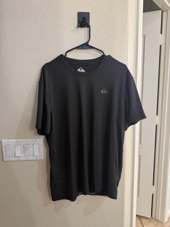 Quiksilver Other - Men’s large quicksilver shirt. Quantity (2)